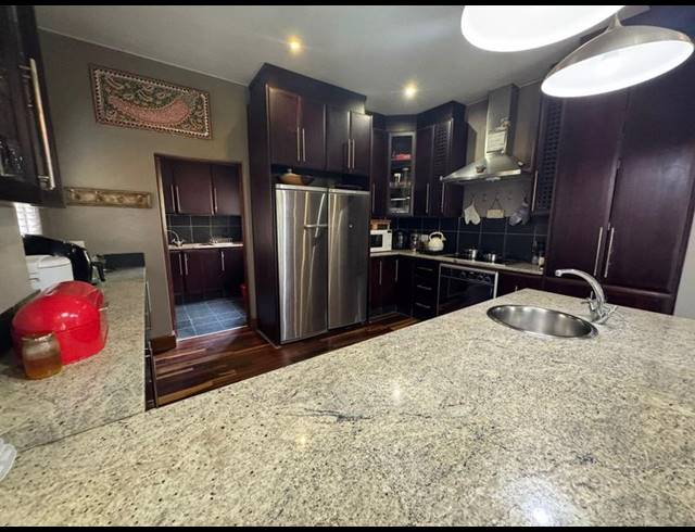 4 BEDROOM TOWNHOUSE FOR SALE IN MIDSTREAM ESTATE